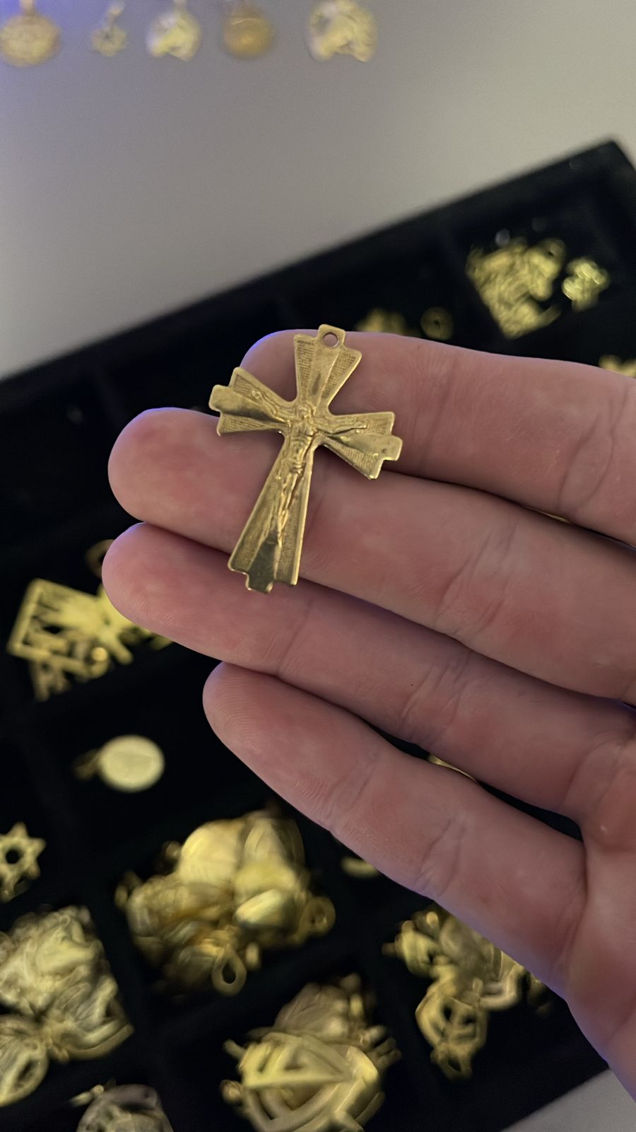 PINGENTE CRUCIFIXO - MOEDA ANTIGA