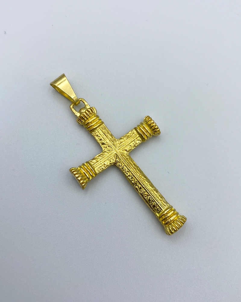 PINGENTE CRUZ BORDADA - 5x3cm - MOEDA ANTIGA