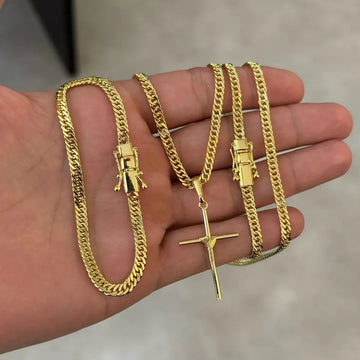 Kit Colar e Pulseira Grummet Dupla 4mm Pingente Cruz Enrolada Moeda Antiga Premmium 18k